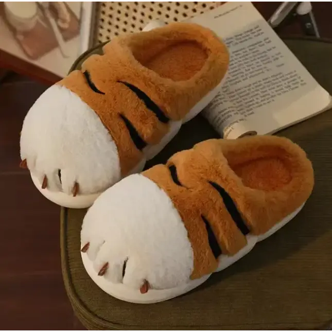 Tiger Slippers - W: 5.5–6.5 M: 4–5